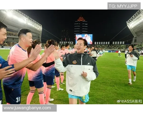 中国足球明星与国际巨星同场竞技展现足球魅力与文化交流